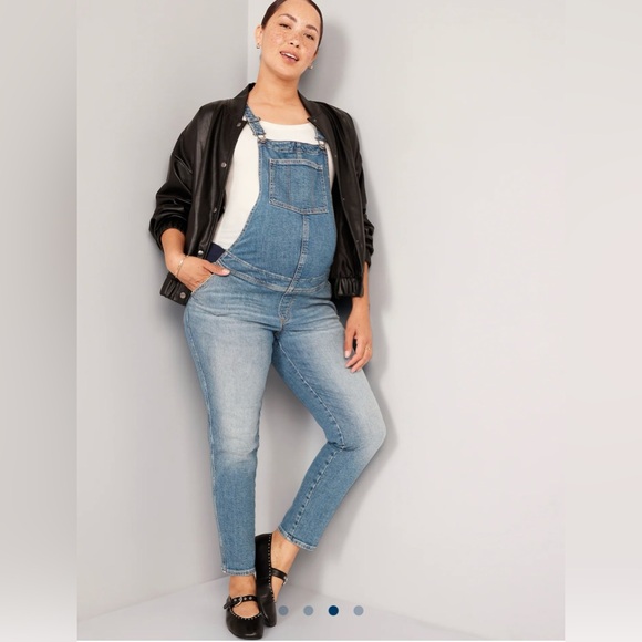 🤰🏼Old Navy | Maternity 90s Straight Jean Overalls - Picture 4 of 6